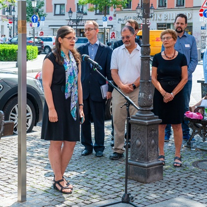 Sara Schwager, relative