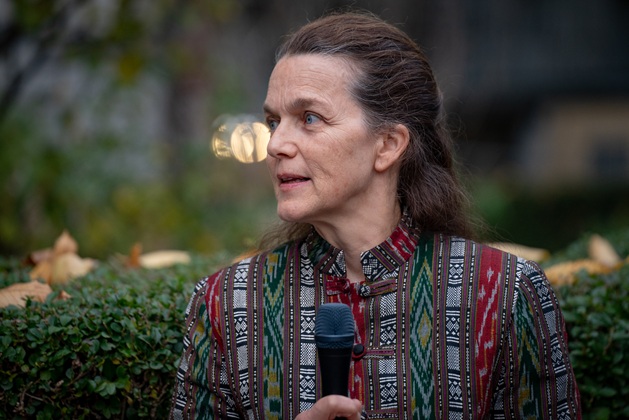 Ms Reinicke reads out the biographies of Lilly and Max Rothschild