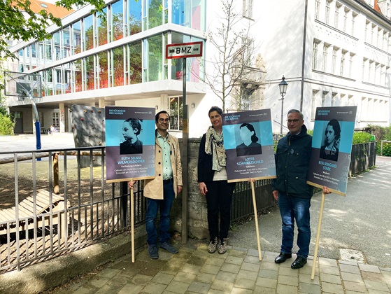 Teachers with signs remembering Schwarzschild, Stark, and Wilmersdörfer at the Sankt-Anna Gymnasium