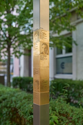 Erinnerungszeichen für Bewohner*innen der Goethestraße 43