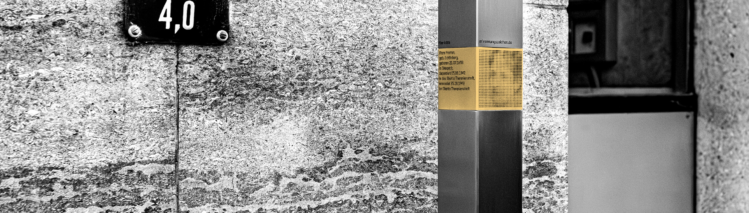 Stele mit Erinnerungszeichen für Flora Fromm