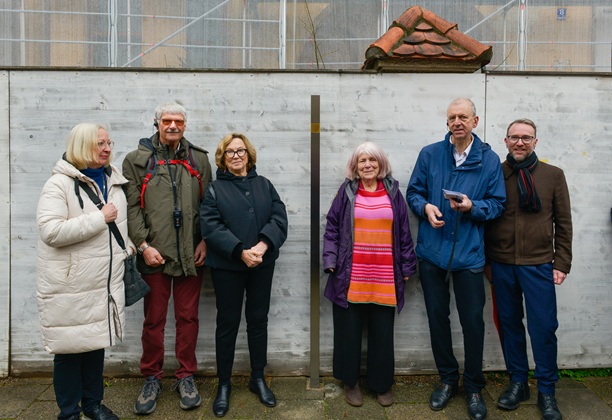Relatives and guests in front of the Memorial Sign for Hermann Binswanger