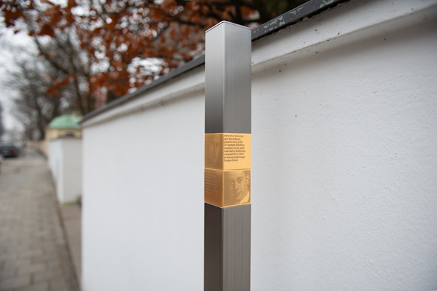 Memorial Signs for the Neuburger family