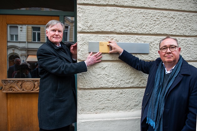 Pfarrer Björn Mensing und Stadtrat Beppo Brem in Vertretung des Oberbürgermeisters der Landeshauptstadt München