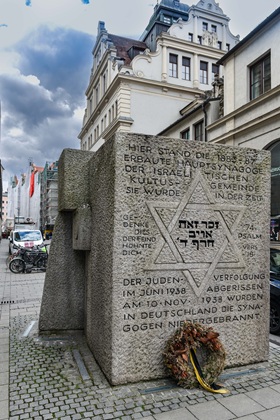 Memorial stone for the main synagogue on Lenbachplatz, corner of Herzog-Max-Straße, demolished by the Nazis in 1938