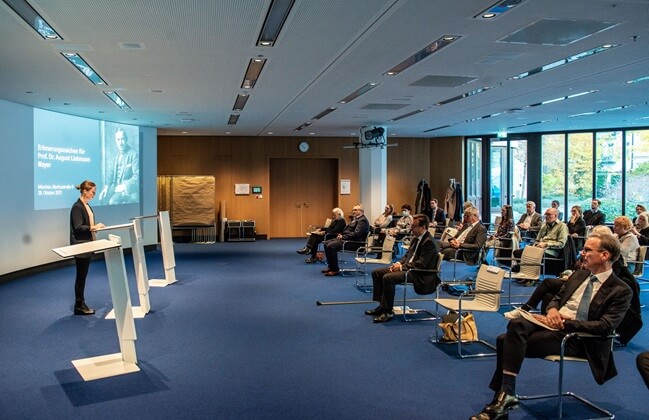 Gedenkveranstaltung im Munich Re Saal Europe