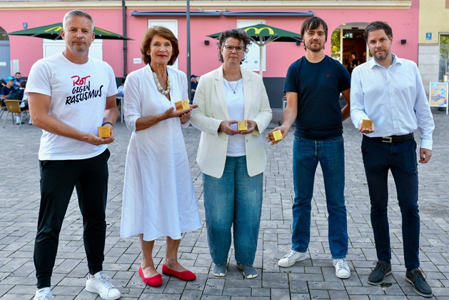 Die Erinnerungszeichen für Norbert, Meta, Werner, Ilse und Peter Hecht