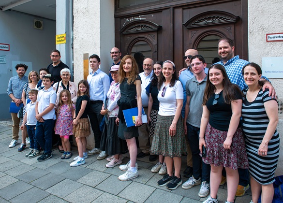 Group picture with the Memorial Signs