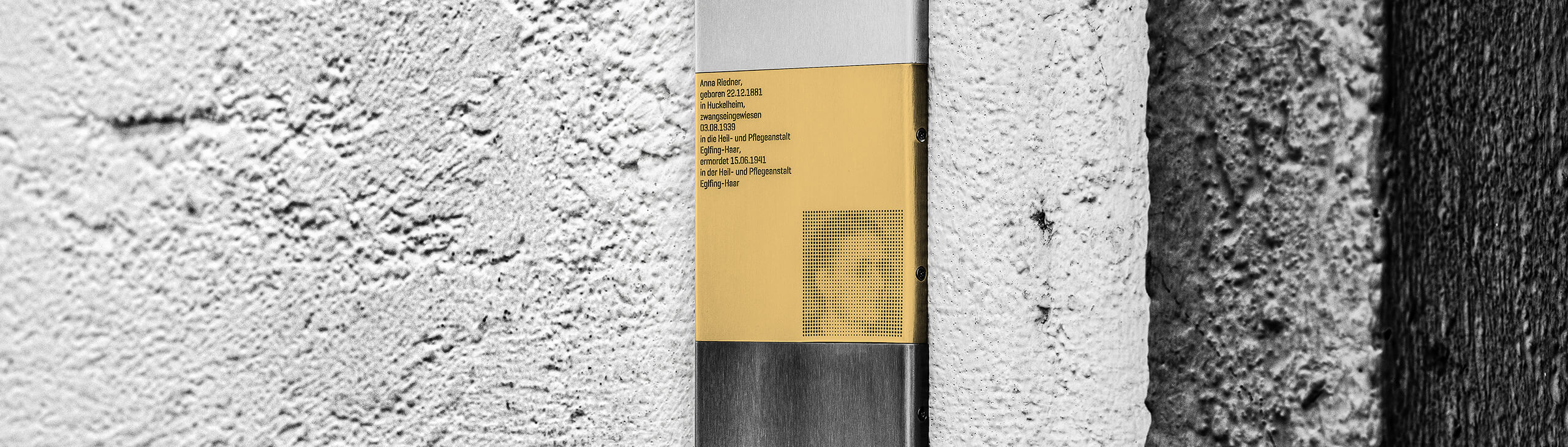 Plakette mit Erinnerungszeichen für Anna Riedner