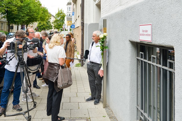 Die Gedenkveranstaltung in der Trogerstraße