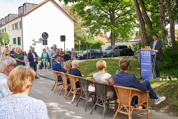 Gedenkveranstaltung für Zwangsarbeiterinnen und Zwangsarbeiter in Neuaubing