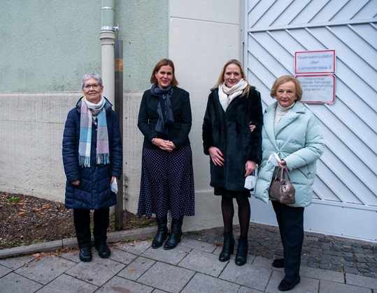 Ingrid Reuther, Verena Dietl, Dr. Veronika Heyde-Görtz und ihre Mutter, die Tochter einer Freundin von Kitty Neustätter