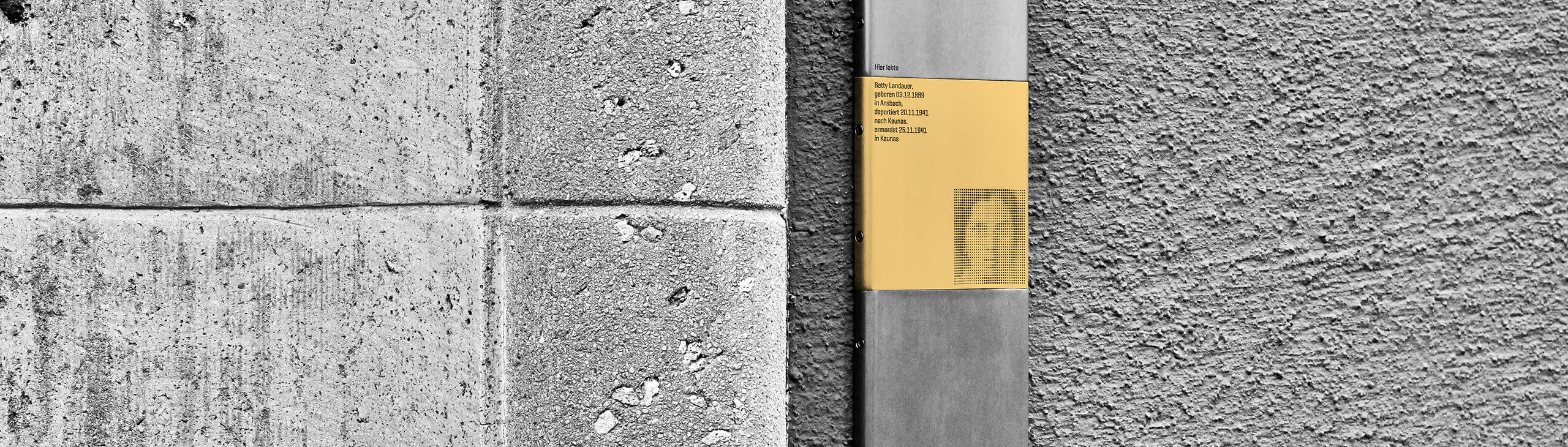Plakette mit Erinnerungszeichen für Betty Landauer