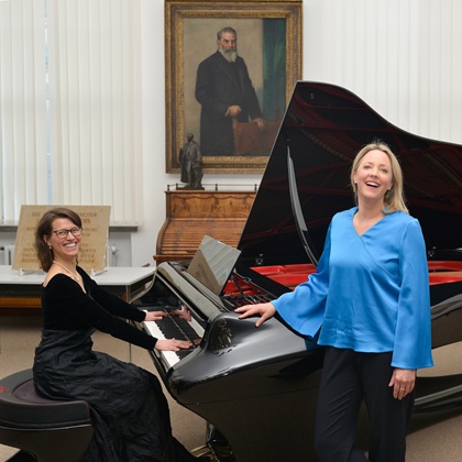 Anne Schätz, Klavier und Lydia Teuscher-Bastian, Gesang