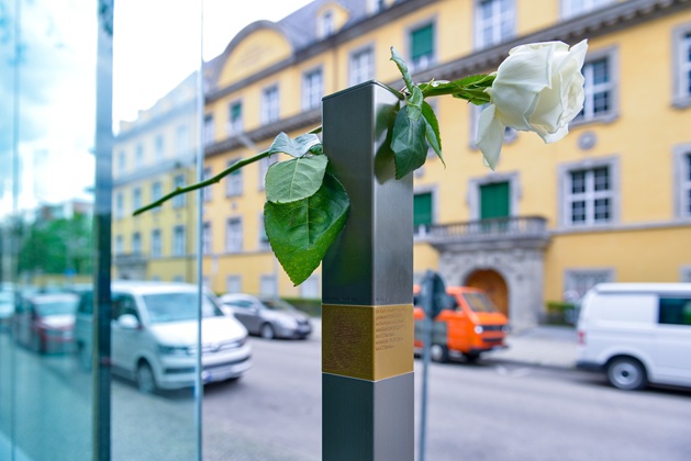 Das Erinnerungszeichen in der Gedonstraße 10