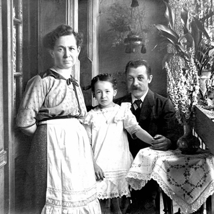 Anna Paroubek mit Tochter Emilie und Ehemann Anton