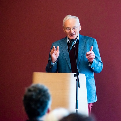 Der Historiker Götz Aly bei seiner Rede im Museum Brandhorst