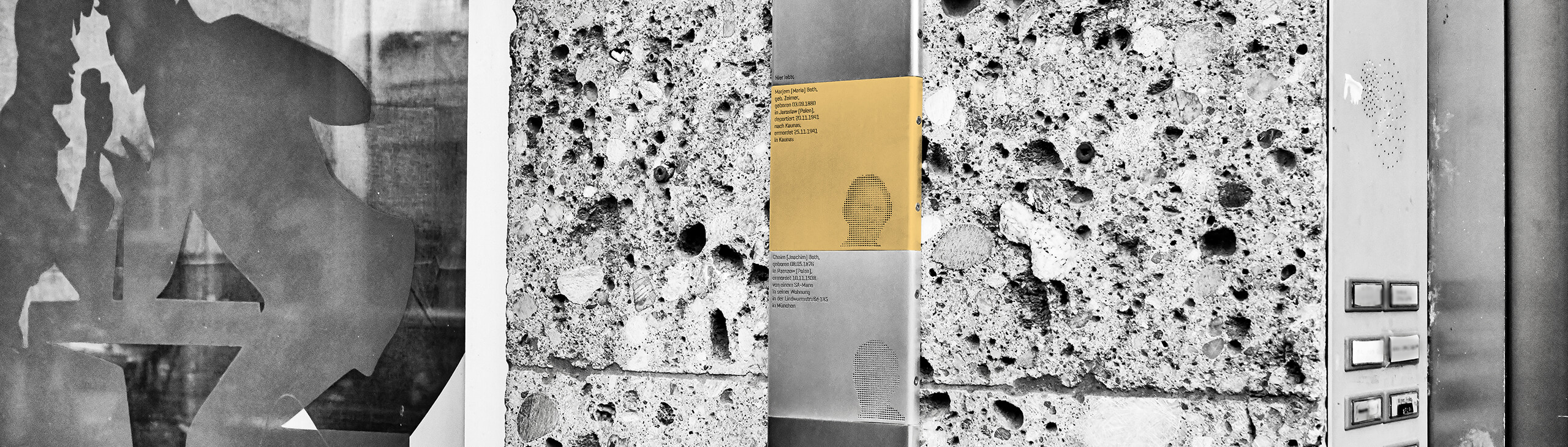 Plakette mit Erinnerungszeichen für Marjem Both