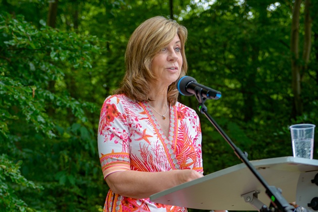 Hope Rhodabarger DuBois für die Angehörigen der Crewmitglieder