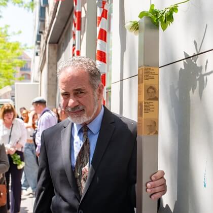 Relative next to the Memorial Signs for the Springer family and Jakob Weiss