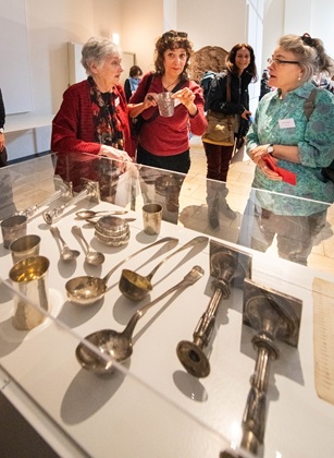 Exhibition of looted property