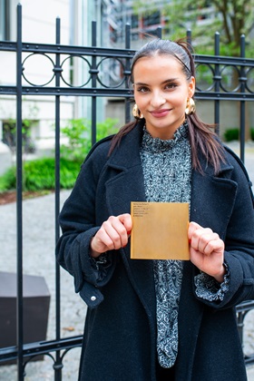 Student Rosalie Knödler with the Memorial Sign for Berta Lea Richard