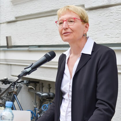 Renate Klar, Director of the Foreign Language Institute of the City of Munich and initiator of the Memorial Sign