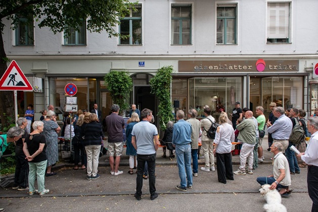 The memorial service for Bernhard and Josef Hausner and Henriette Heilbronner