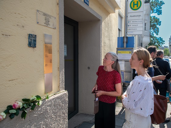 Die Erinnerungszeichen in der Herzogstraße 55