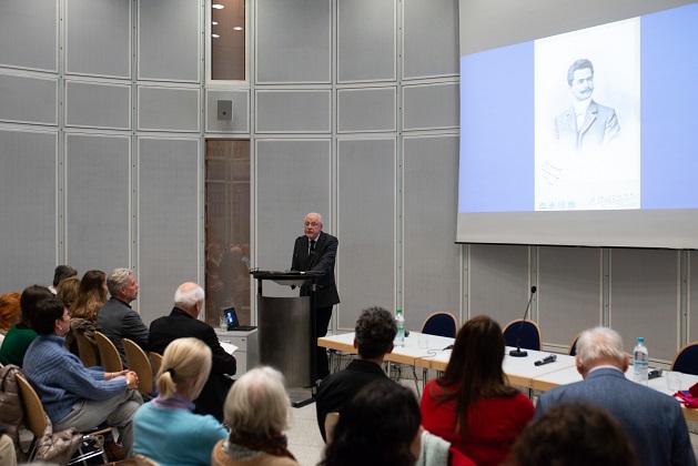 Reading at the Stadtarchiv