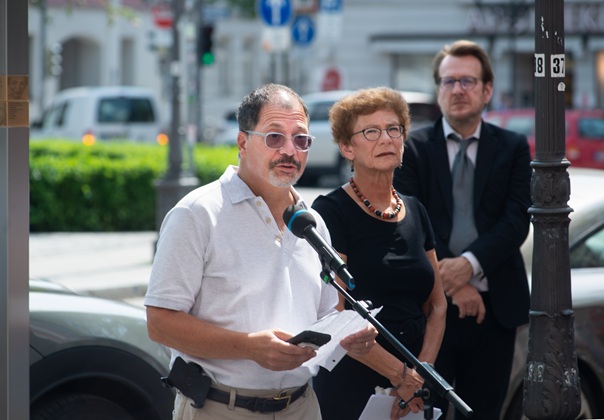 Gary Schwager, relative