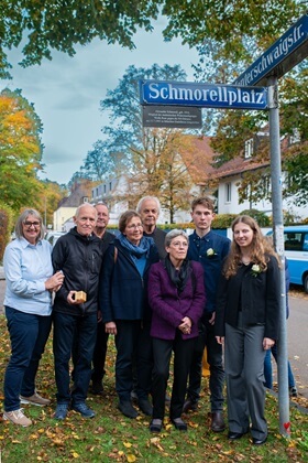 Gruppenfoto am Schmorellplatz