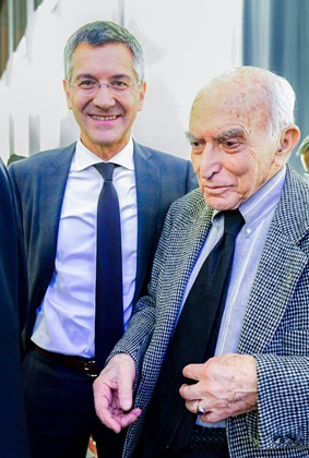 Herbert Hainer, President of FC Bayern München, and Uri Siegel, nephew of Kurt Landauer