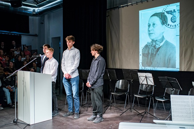 Schüler des Heinrich-Heine-Gymnasiums