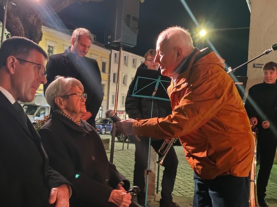 Contemporary witness Pauline Vogel (left) talks about Pastor Huber