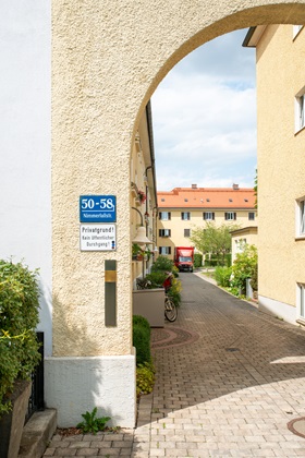 Das Erinnerungszeichen an der Nimmerfallstraße 50