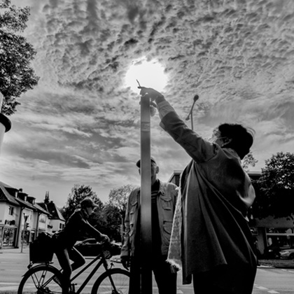 Installing the Memorial Sign at Wasserburger Landstraße 209