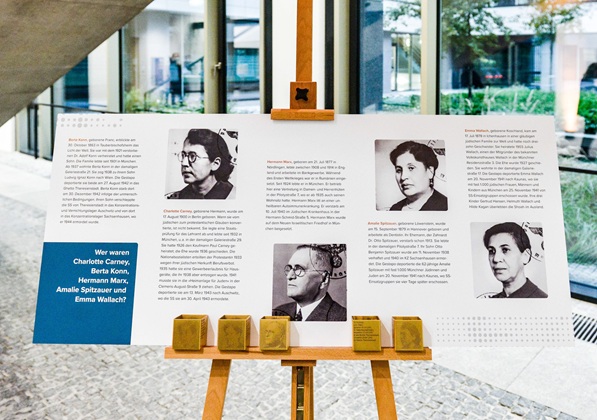 Infotafel zu den Erinnerungszeichen