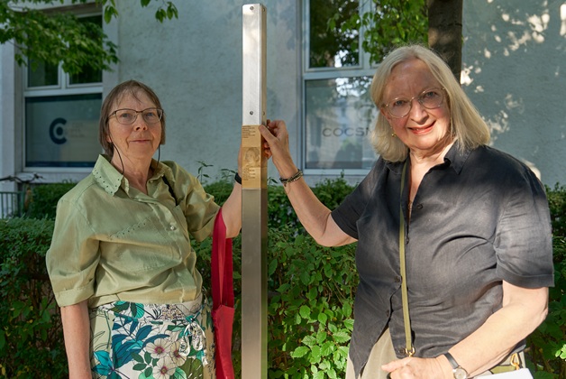 Edeltraud Mayer, Initiatorin der Erinnerungszeichen, und Dr. Barbara Turczynski-Hartje