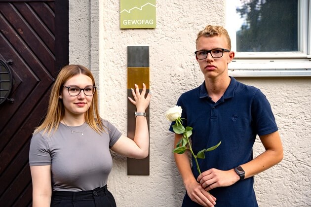 Carina Findl and Fynn Kuklamit with the Memorial Sign for Alois Koller