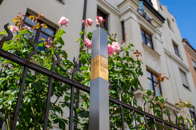 The Memorial Signs for Benedikt and Frida Frank