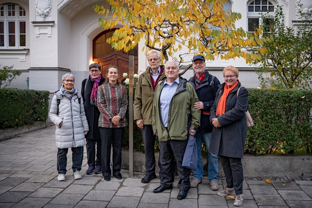 Members of ErinnerungsWerkstatt with the Memorial Signs