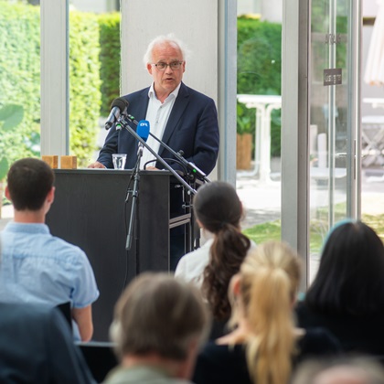 Prof. Dr. Bernward Doerner erzählt aus den Leben von Anna und Benno Neuburger