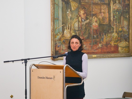Carole Ernst-Schonberg, im Namen der Familie