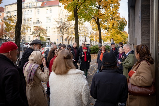 Installation of Memorial Signs at Franz-Joseph-Straße 41