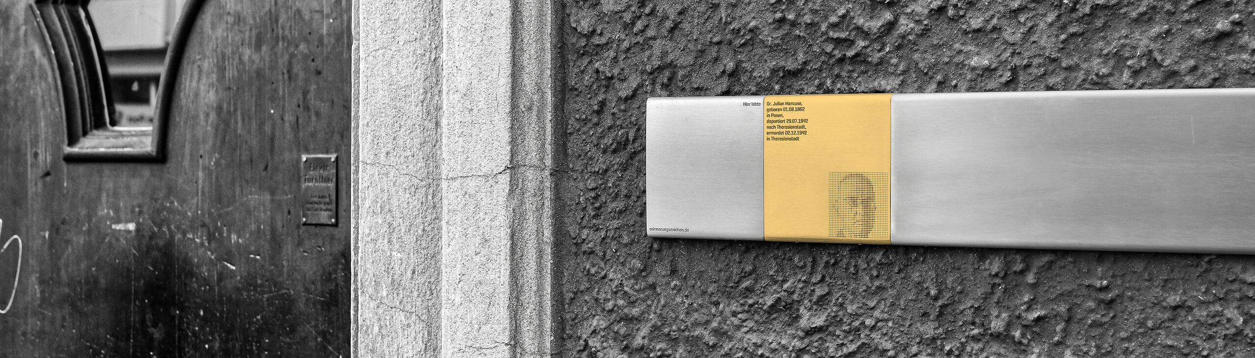 Plakette mit Erinnerungszeichen für Julian Marcuse