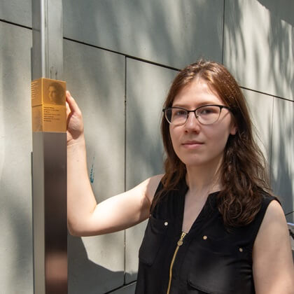 A relative installing the Memorial Sign for Elisabeth Springer